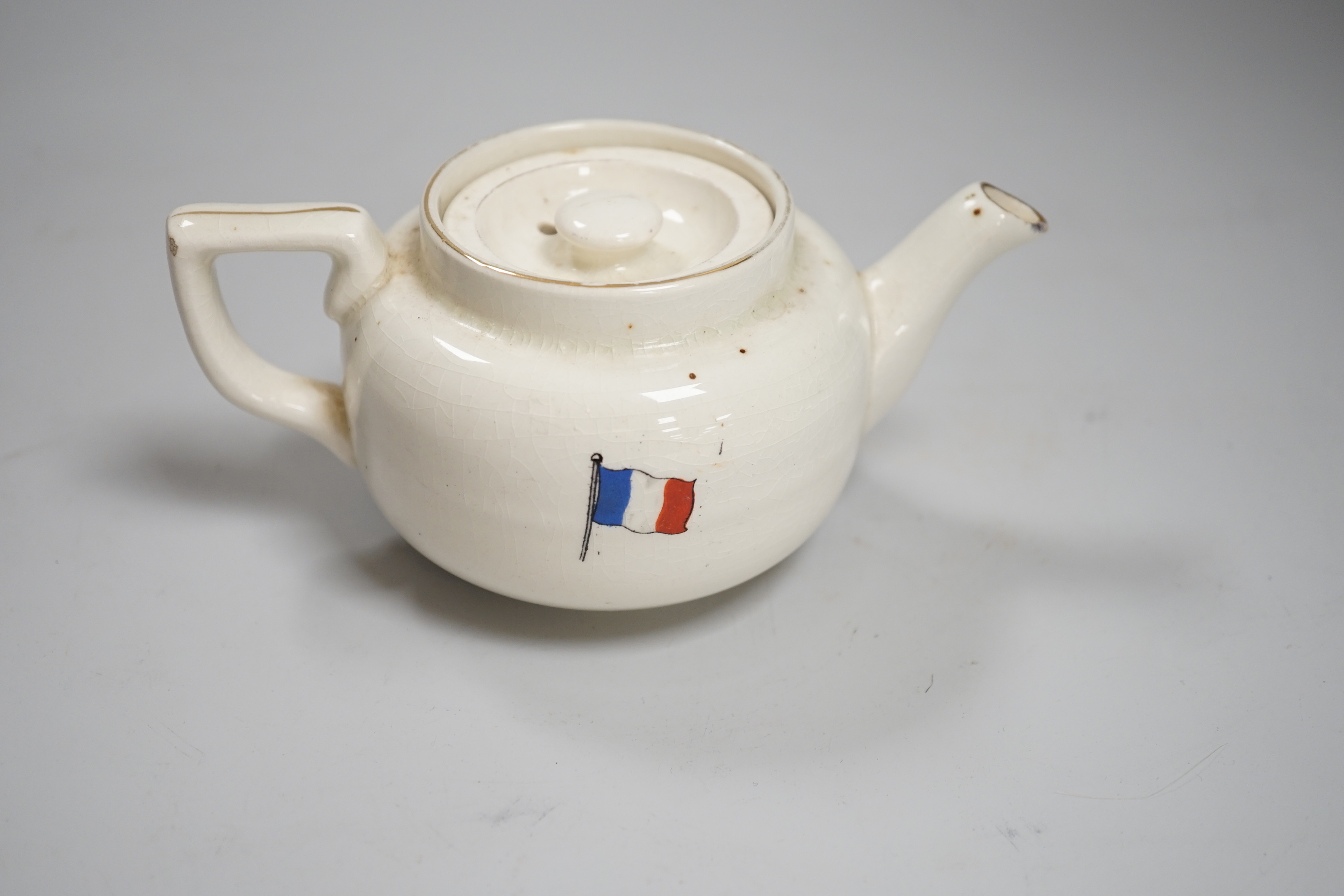 A WWI commemorative teapot with ‘For Right and Freedom’ motto and allied flags, 16cm wide